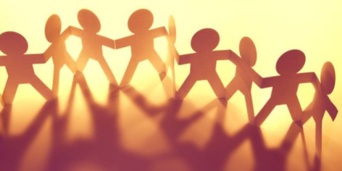 http3a2f2fi-huffpost-com2fgen2f45348782fimages2fn-group-holding-hands-628x314