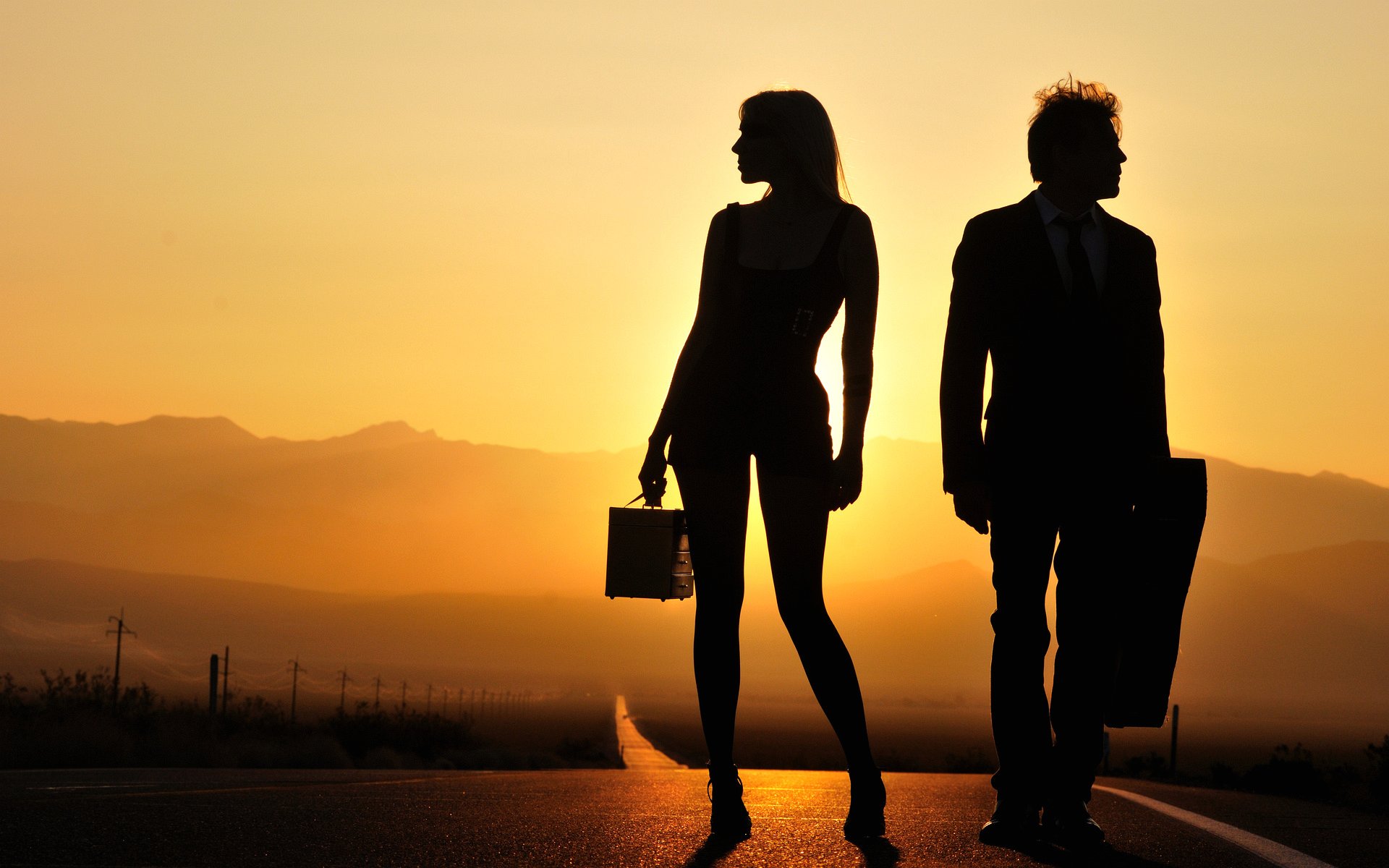 wallpaper-man-and-woman-at-sunset