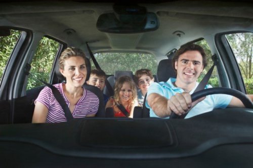 Happy-Family-In-Car-640x426