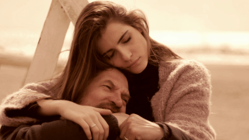 videoblocks-woman-holding-tight-crying-desperate-man-strong-color-correction_hkumqdnag_thumbnail-full02